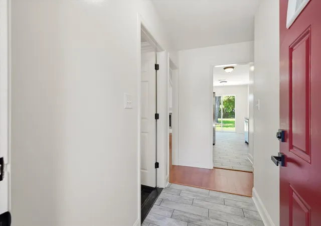 Photo 3 of Single family home for sale at 106 Cambell Ct, Summerville, SC 29486 | MLS# 26019268 | Listing updated on 2026-09-04