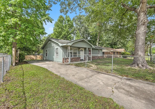 Photo 4 of Single family home for sale at 405 Madeline Dr, Goose Creek, SC 29445 | MLS# 26013939 | Listing updated on 2026-09-29