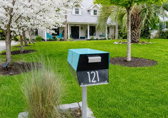 Photo 2 of Single family home for sale at 121 Berkshire Dr, Charleston, SC 29492 | MLS# 26012732 | Listing updated on 2026-09-08