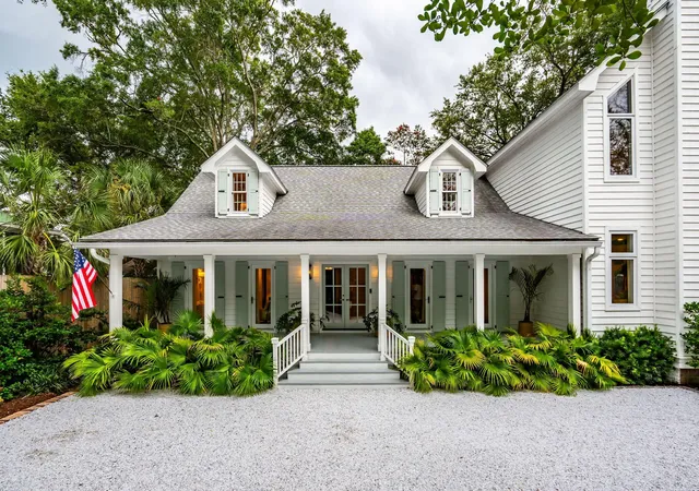 Photo 3 of Single family home for sale at 718 Royall Ave, Mount Pleasant, SC 29464 | MLS# 26021189 | Listing updated on 2026-08-04