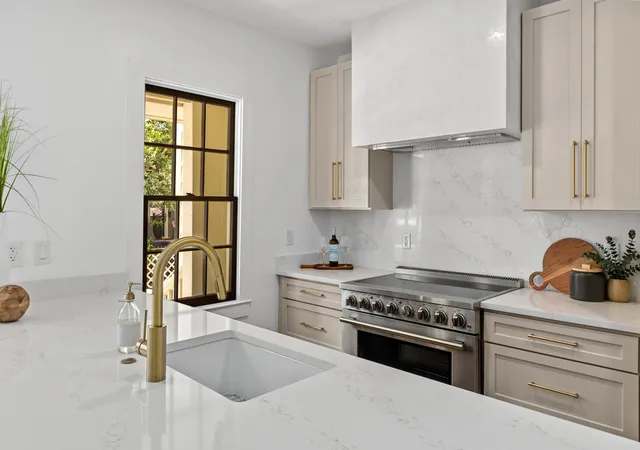 Photo 3 of Single family home for sale at 67 Drake St, Charleston, SC 29403 | MLS# 26022452 | Listing updated on 2026-08-27