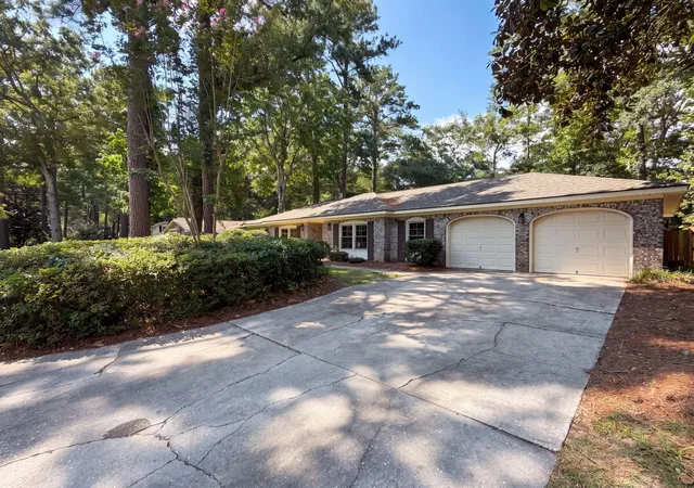 Photo 2 of Sale Pending at 305 Red Fox Run, Summerville, SC 29485 | MLS# 26020794 | Listing updated on 2026-09-04
