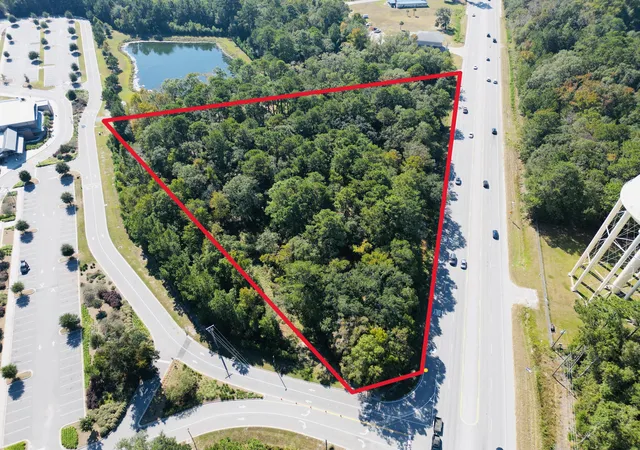 Photo 1 of Land for sale at 565 Robert Smalls Pkwy, Beaufort, SC 29906 | MLS# 24029797 | Listing updated on 2025-11-27