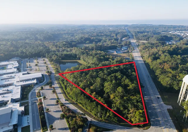 Photo 2 of Land for sale at 565 Robert Smalls Pkwy, Beaufort, SC 29906 | MLS# 24029797 | Listing updated on 2025-11-27