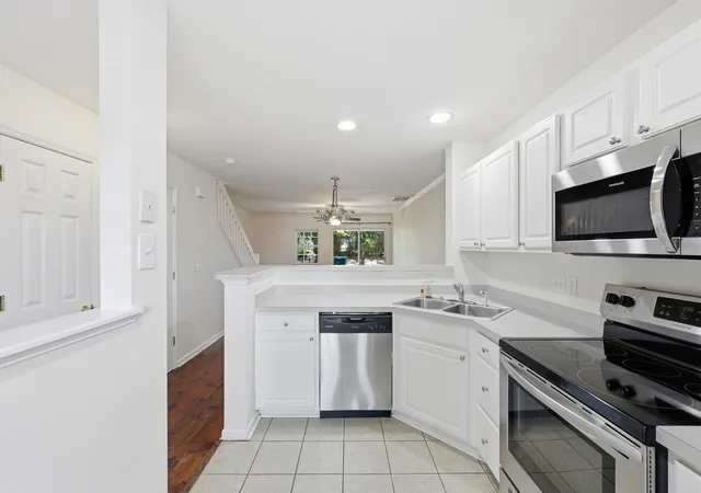 3rd image of 121 Hornby Cir, Goose Creek, SC 29445 | MLS# 26009736