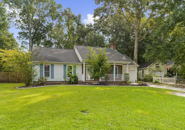 Photo 4 of Single family home for sale at 108 New Spring Ct, Summerville, SC 29485 | MLS# 26024371 | Listing updated on 2026-10-01