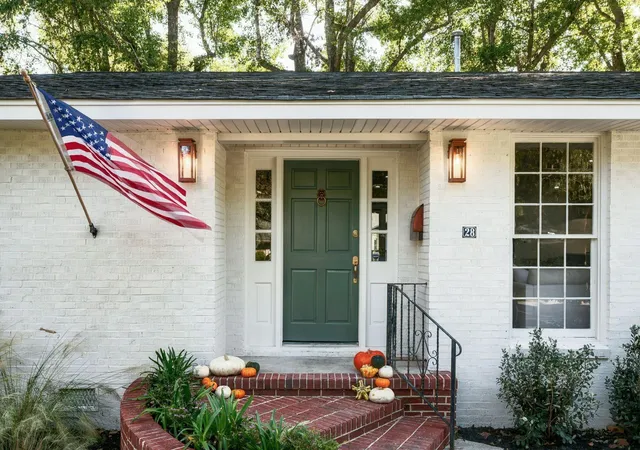 Photo 1 of Single family home for sale at 28 Farmfield Ave, Charleston, SC 29407 | MLS# 26028970 | Listing updated on 2026-10-29