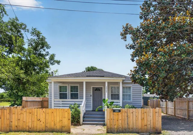Homes for sale in North Charleston, SC | 2029 Saint Francis St, North Charleston, SC 29405 | MLS# 26019026