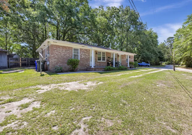 2nd image of 1746 E Avalon Cir, Charleston, SC 29407