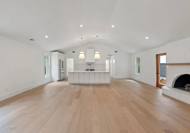 4th image of 914 Cliffwood Dr, Mount Pleasant, SC 29464 | MLS# 26006150