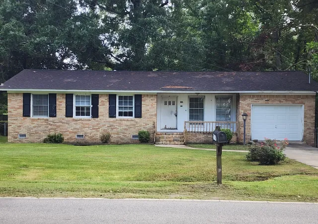 Photo 1 of Single family home for sale at 600 E 3rd North St, Summerville, SC 29485 | MLS# 26021342 | Listing updated on 2026-08-25