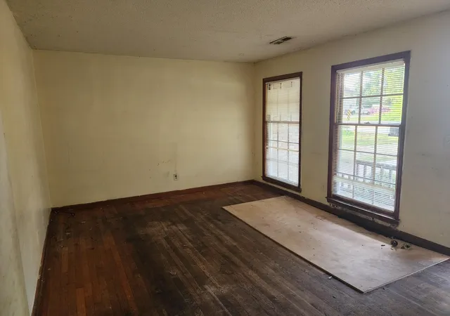 Photo 2 of Single family home for sale at 600 E 3rd North St, Summerville, SC 29485 | MLS# 26021342 | Listing updated on 2026-08-25