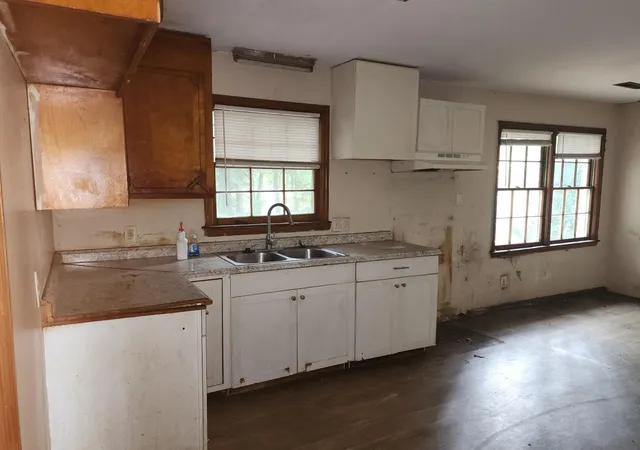Photo 3 of Single family home for sale at 600 E 3rd North St, Summerville, SC 29485 | MLS# 26021342 | Listing updated on 2026-08-25
