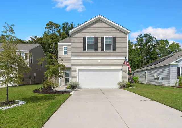 Photo 1 of Single family home for sale at 141 Lagoona Dr, Summerville, SC 29483 | MLS# 26000346 | Listing updated on 2026-08-04