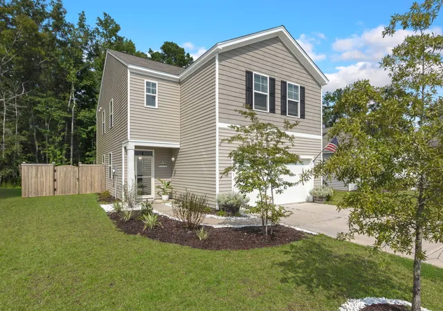 Photo 2 of Single family home for sale at 141 Lagoona Dr, Summerville, SC 29483 | MLS# 26000346 | Listing updated on 2026-08-04