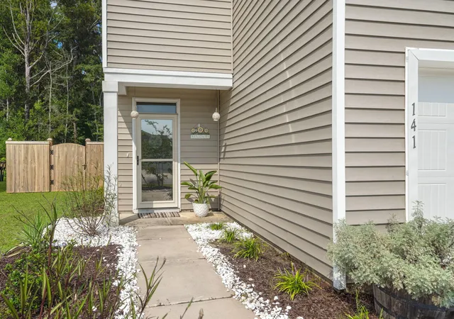 Photo 3 of Single family home for sale at 141 Lagoona Dr, Summerville, SC 29483 | MLS# 26000346 | Listing updated on 2026-08-04