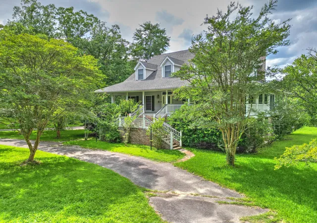 Photo 2 of Single family home for sale at 137 Old Winter Rd, Summerville, SC 29486 | MLS# 26019947 | Listing updated on 2026-09-30