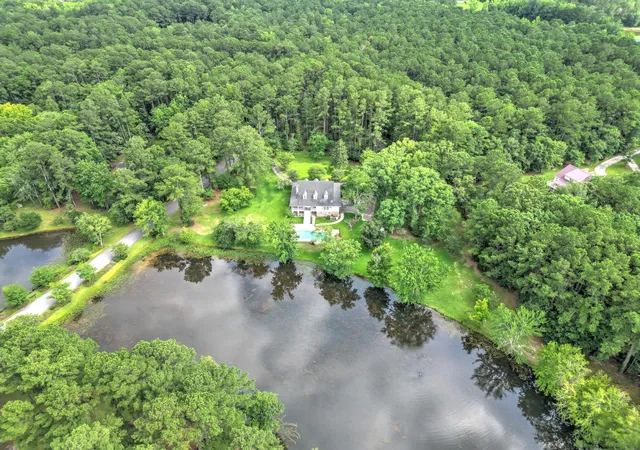 Photo 3 of Single family home for sale at 137 Old Winter Rd, Summerville, SC 29486 | MLS# 26019947 | Listing updated on 2026-09-30