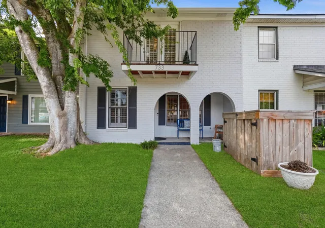 Photo 1 of Townhouse for sale at 733 Ralston Ct, Mount Pleasant, SC 29464 | MLS# 26020963 | Listing updated on 2026-09-15