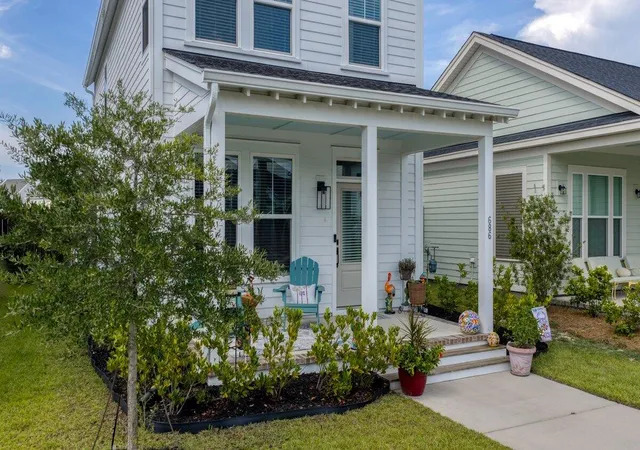 Photo 3 of Single family home for sale at 686 Blueway Ave, Summerville, SC 29486 | MLS# 26023520 | Listing updated on 2026-09-23
