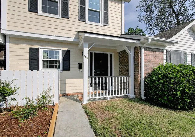 3rd image of 719 Williamson Dr, Mount Pleasant, SC 29464 | MLS# 26022097