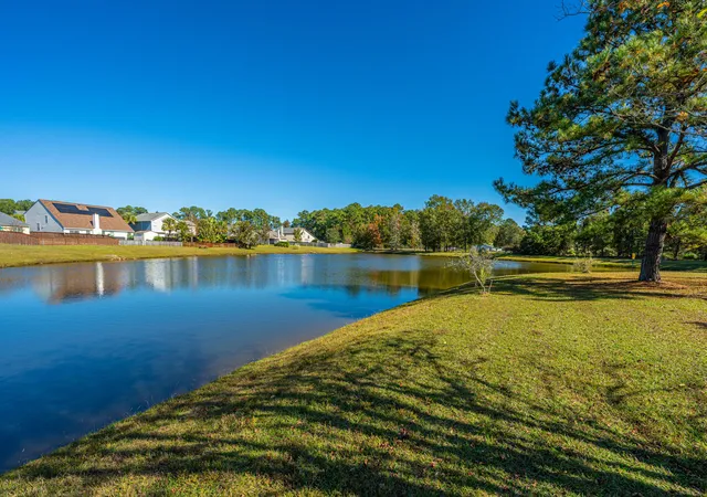 Photo 4 of Single family home for sale at 444 Jamestown Dr, Summerville, SC 29486 | MLS# 25030008 | Listing updated on 2026-10-23