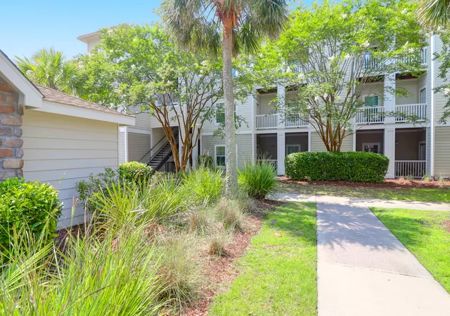 Homes for sale in Mount Pleasant, SC | 1300 Park West Boulevard, Mount Pleasant, SC 29466 | Houzeo