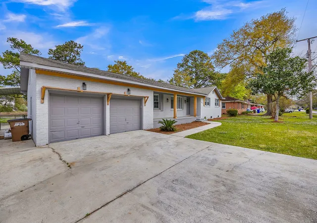 Photo 2 of Single family home for sale at 764 Creekside Dr, Charleston, SC 29412 | MLS# 26017729 | Listing updated on 2026-08-10