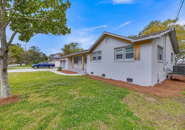 Photo 3 of Single family home for sale at 764 Creekside Dr, Charleston, SC 29412 | MLS# 26017729 | Listing updated on 2026-08-10