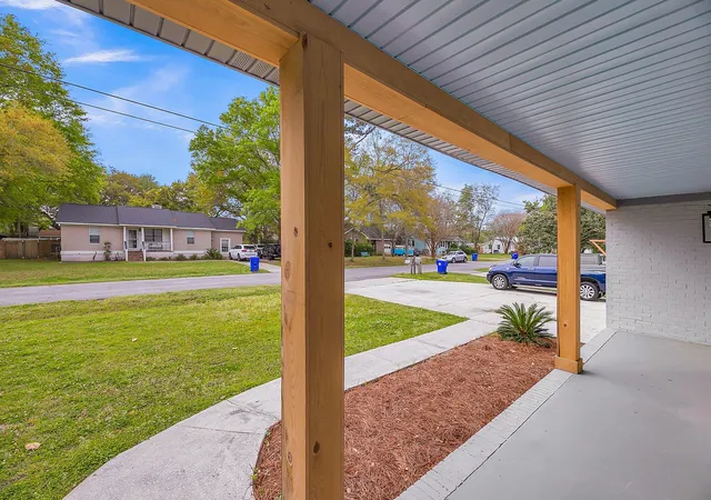 Photo 3 of Single family home for sale at 764 Creekside Dr, Charleston, SC 29412 | MLS# 26017729 | Listing updated on 2026-08-10