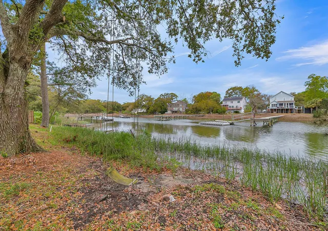 Photo 4 of Single family home for sale at 764 Creekside Dr, Charleston, SC 29412 | MLS# 26017729 | Listing updated on 2026-08-10