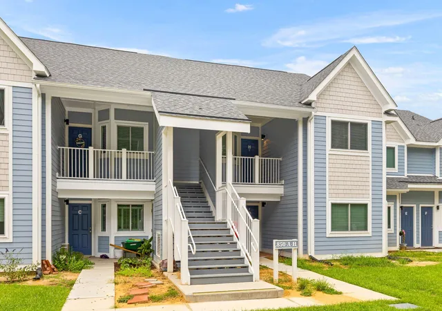 Photo 1 of Townhouse for sale at 850 Ilex Ct #H, Mount Pleasant, SC 29464 | MLS# 26021736 | Listing updated on 2026-09-15