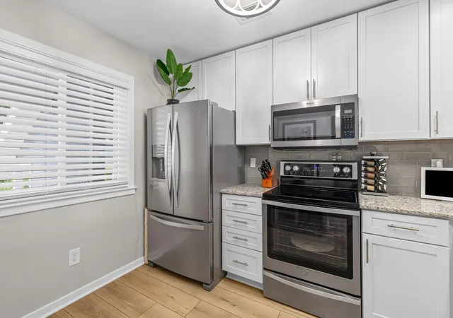 Photo 3 of Townhouse for sale at 850 Ilex Ct #H, Mount Pleasant, SC 29464 | MLS# 26021736 | Listing updated on 2026-09-15