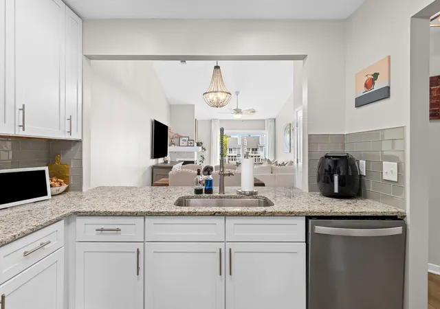 Photo 4 of Townhouse for sale at 850 Ilex Ct #H, Mount Pleasant, SC 29464 | MLS# 26021736 | Listing updated on 2026-09-15