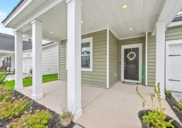 Photo 4 of Single family home for sale at 411 Cropfield Dr, Summerville, SC 29485 | MLS# 26017990 | Listing updated on 2026-09-15