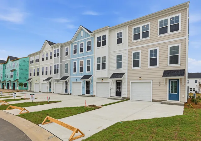 Photo 3 of Townhouse for sale at 528 Heathwood Way, Summerville, SC 29486 | MLS# 26020916 | Listing updated on 2026-09-10