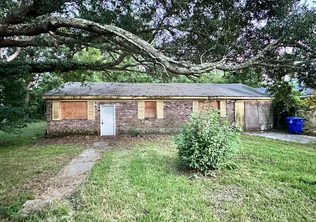 Photo 2 of Single family home for sale at 1335 5th Avenue, Charleston, SC 29407 | MLS# 26021143 | Listing updated on 2026-08-11