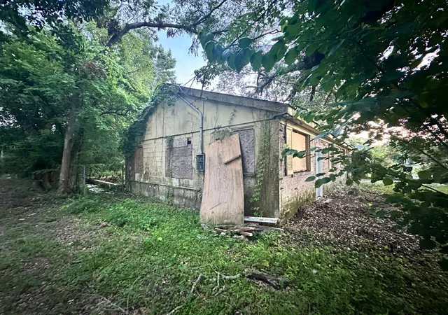 Photo 3 of Single family home for sale at 1335 5th Avenue, Charleston, SC 29407 | MLS# 26021143 | Listing updated on 2026-08-11