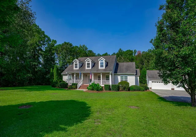 Photo 2 of Single family home for sale at 1253 Blackwell Dr, Manning, SC 29102 | MLS# 26024186 | Listing updated on 2026-08-28