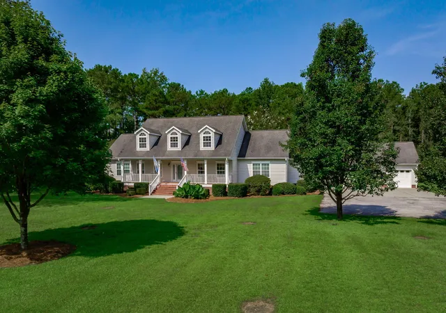 Photo 3 of Single family home for sale at 1253 Blackwell Dr, Manning, SC 29102 | MLS# 26024186 | Listing updated on 2026-08-28