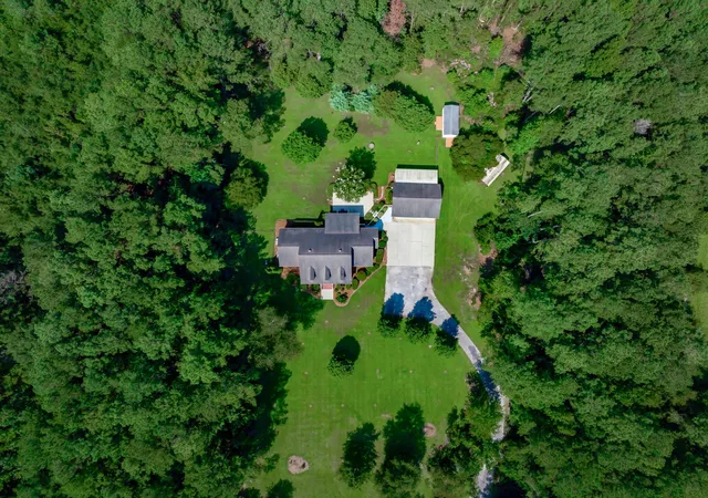 Photo 5 of Single family home for sale at 1253 Blackwell Dr, Manning, SC 29102 | MLS# 26024186 | Listing updated on 2026-08-28