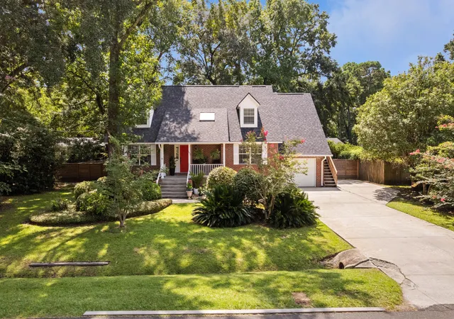 Photo 2 of Single family home for sale at 1831 Houghton Dr, Charleston, SC 29412 | MLS# 26024483 | Listing updated on 2026-08-30