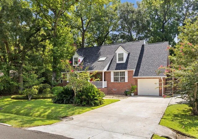 Photo 3 of Single family home for sale at 1831 Houghton Dr, Charleston, SC 29412 | MLS# 26024483 | Listing updated on 2026-08-30