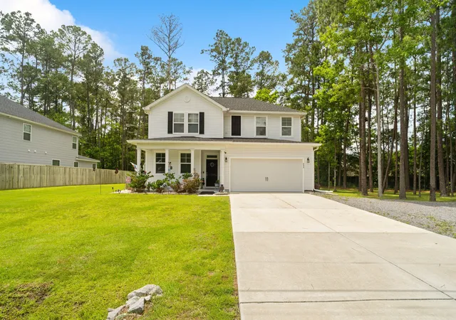 Photo 2 of Single family home for sale at 689 W Butternut Rd, Summerville, SC 29483 | MLS# 26016167 | Listing updated on 2026-08-04