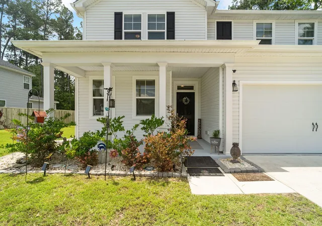 Photo 3 of Single family home for sale at 689 W Butternut Rd, Summerville, SC 29483 | MLS# 26016167 | Listing updated on 2026-08-04