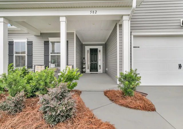 Photo 3 of Single family home for sale at 582 Marsh Cvs Cir, Summerville, SC 29486 | MLS# 26016188 | Listing updated on 2026-10-26