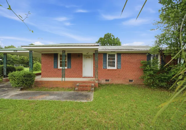 Homes for sale in Orangeburg, SC | 1828 Dellwood Dr, Orangeburg, SC 29115 | MLS# 26016018