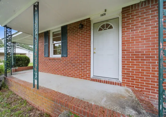 Homes for sale in Orangeburg, SC | 1828 Dellwood Dr, Orangeburg, SC 29115 | MLS# 26016018