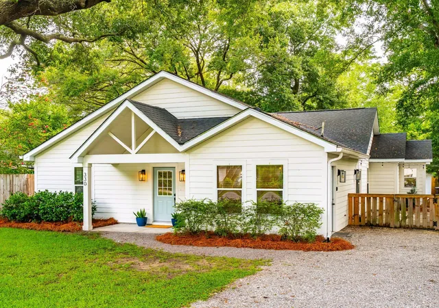 Photo 3 of Single family home for sale at 330 Riverland Dr, Charleston, SC 29412 | MLS# 26020434 | Listing updated on 2026-09-16