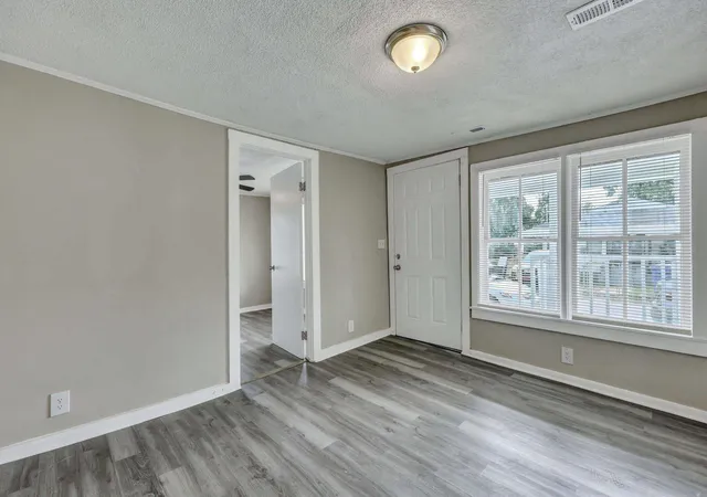 Photo 4 of Single family home for sale at 1984 Hugo Ave, North Charleston, SC 29405 | MLS# 25002976 | Listing updated on 2026-08-05